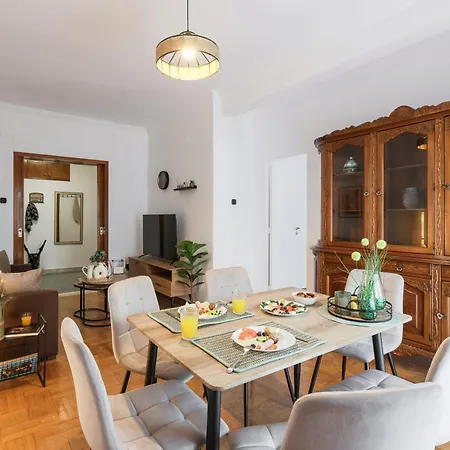 Apartment Luxury Vantage 3br Spatial View