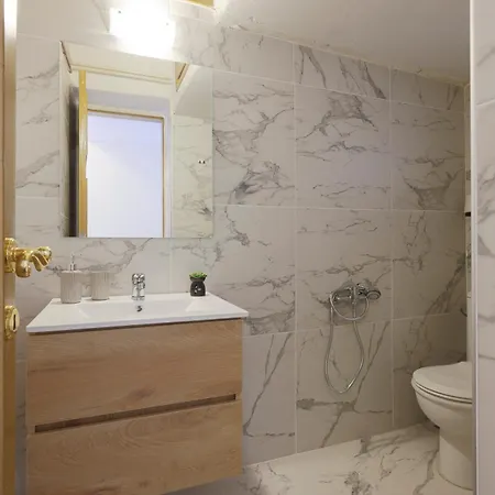 Luxury Vantage 3br Spatial View Apartment *